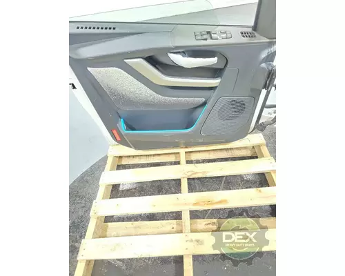 VOLVO VNL860 Door Assembly, Front
