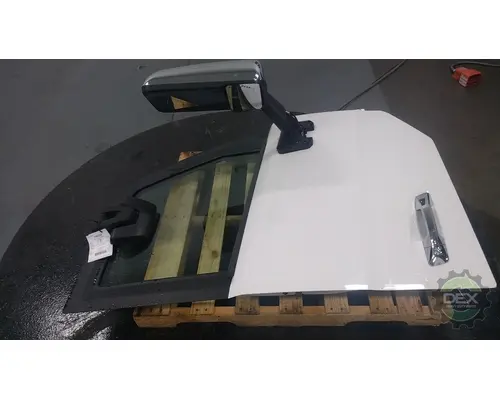 VOLVO VNL860 Door Assembly, Front