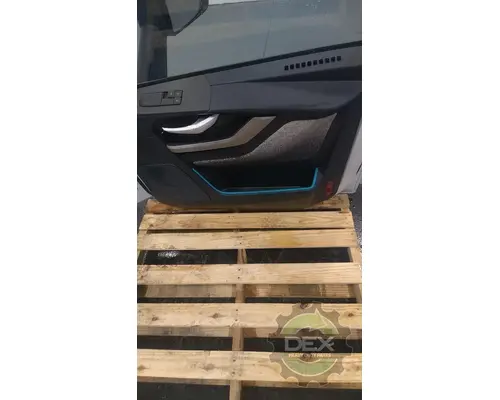 VOLVO VNL860 Door Assembly, Front