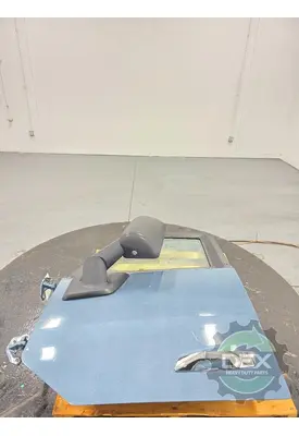 VOLVO VNL860 Door Assembly, Front