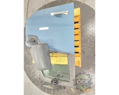 VOLVO VNL860 Door Assembly, Front
