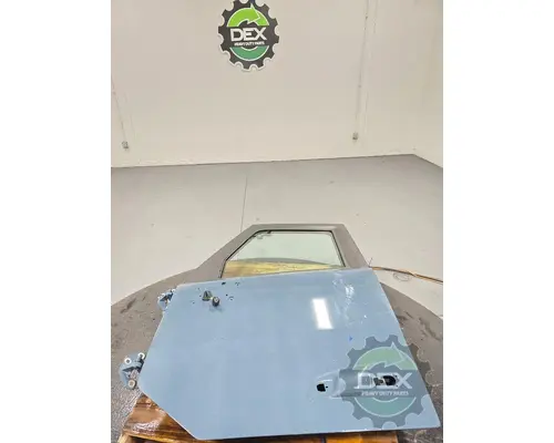 VOLVO VNL860 Door Assembly, Front