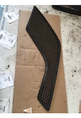 VOLVO VNL860 Grille