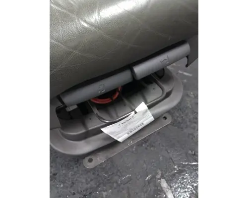 VOLVO VNL860 Seat, Front