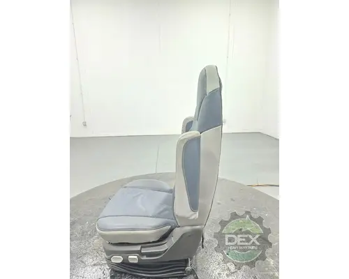 VOLVO VNL860 Seat, Front