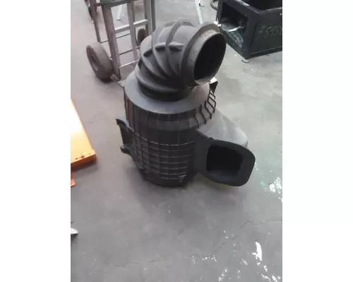 VOLVO VNL AIR CLEANER