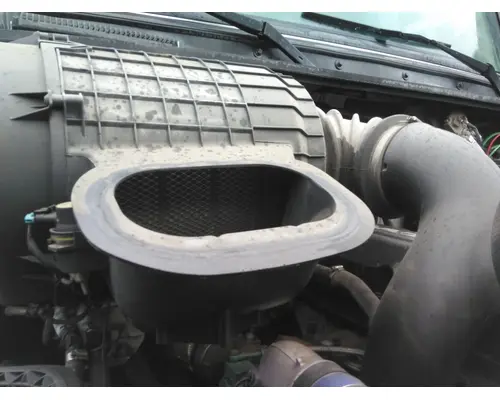 VOLVO VNL AIR CLEANER