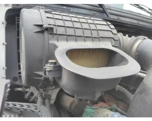 VOLVO VNL AIR CLEANER