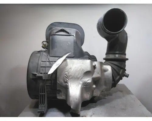 VOLVO VNL AIR CLEANER