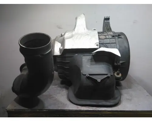 VOLVO VNL AIR CLEANER