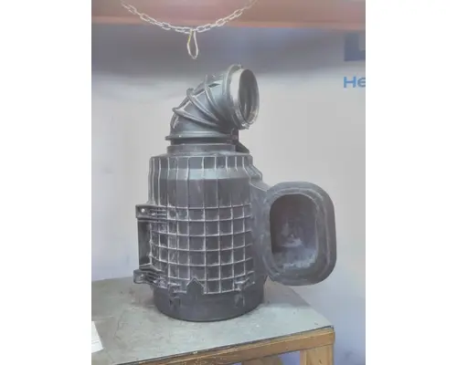 VOLVO VNL AIR CLEANER