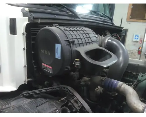 VOLVO VNL AIR CLEANER