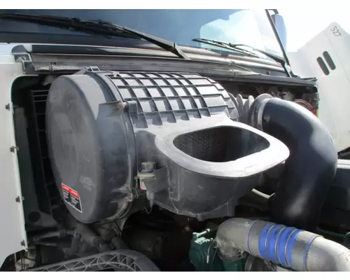 VOLVO VNL AIR CLEANER