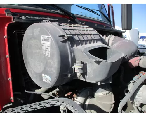 VOLVO VNL AIR CLEANER