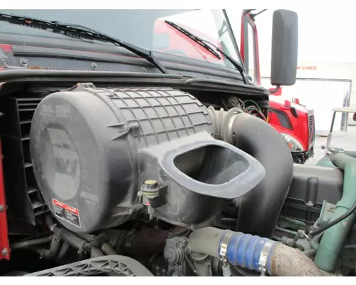 VOLVO VNL AIR CLEANER