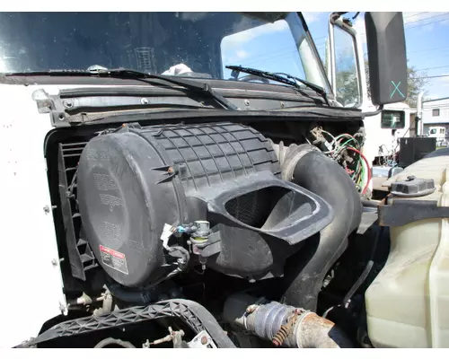 VOLVO VNL AIR CLEANER