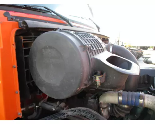 VOLVO VNL AIR CLEANER