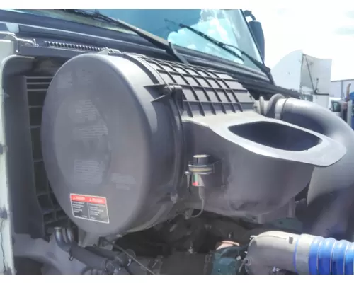 VOLVO VNL AIR CLEANER