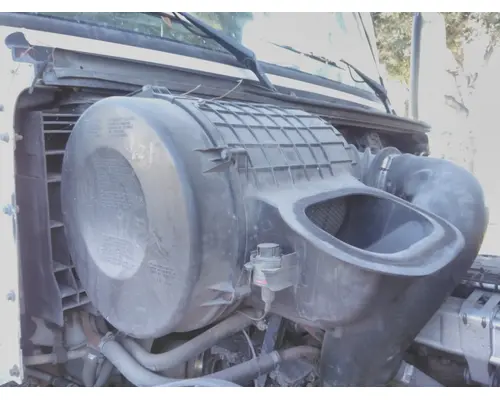 VOLVO VNL AIR CLEANER