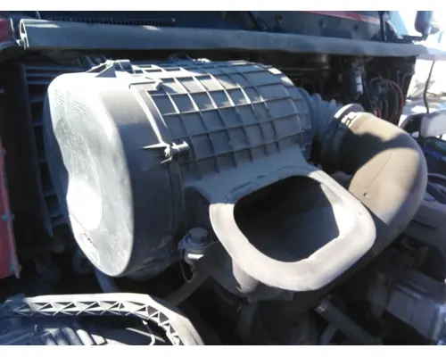 VOLVO VNL AIR CLEANER