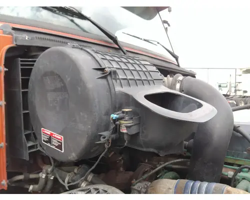 VOLVO VNL AIR CLEANER