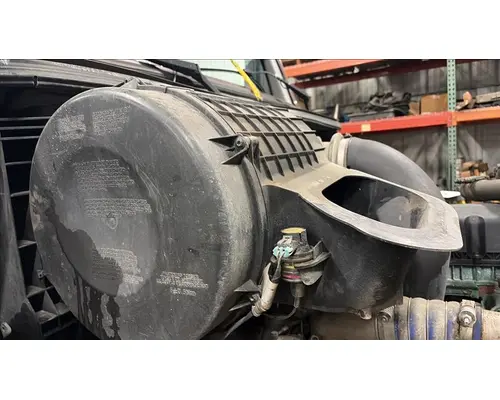 VOLVO VNL AIR CLEANER