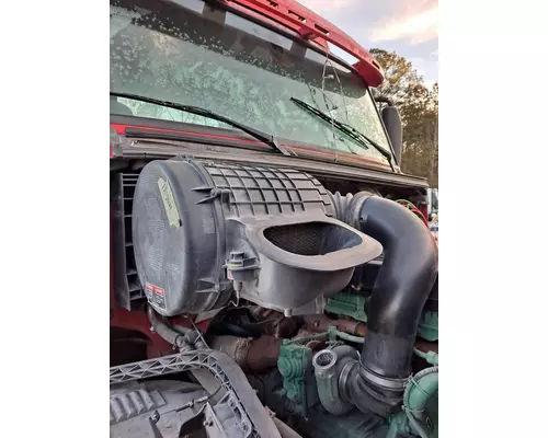 VOLVO VNL AIR CLEANER