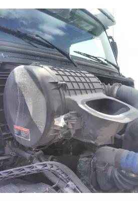 VOLVO VNL AIR CLEANER