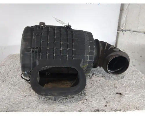 VOLVO VNL AIR CLEANER