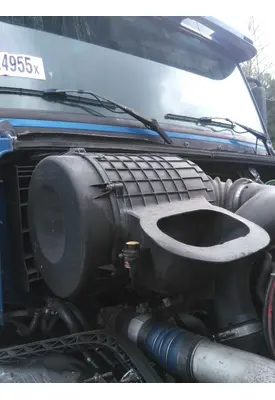 VOLVO VNL AIR CLEANER