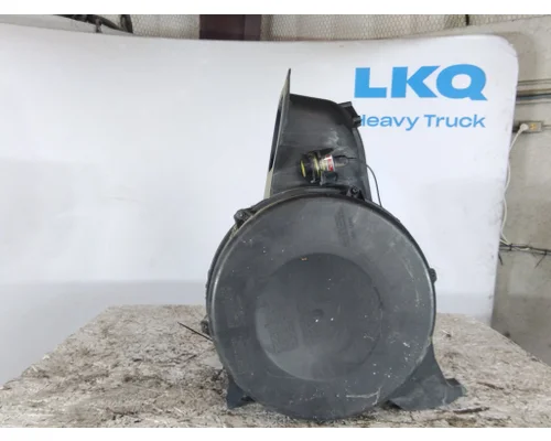 VOLVO VNL AIR CLEANER