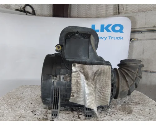 VOLVO VNL AIR CLEANER