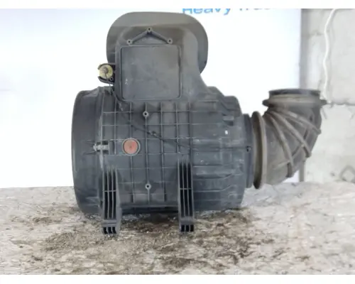 VOLVO VNL AIR CLEANER
