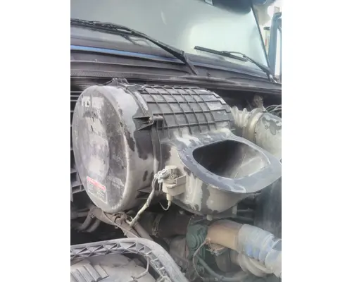 VOLVO VNL AIR CLEANER