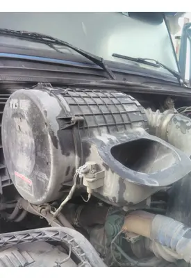 VOLVO VNL AIR CLEANER