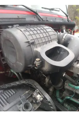 VOLVO VNL AIR CLEANER