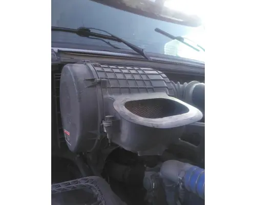 VOLVO VNL AIR CLEANER