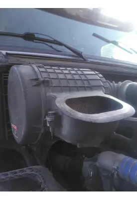VOLVO VNL AIR CLEANER