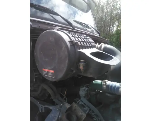 VOLVO VNL AIR CLEANER