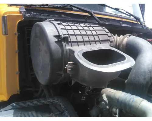 VOLVO VNL AIR CLEANER