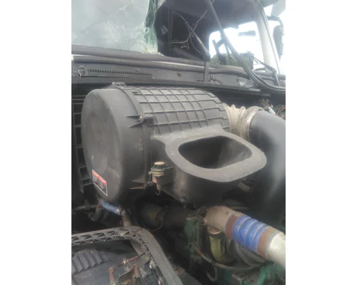 VOLVO VNL AIR CLEANER