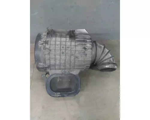 VOLVO VNL AIR CLEANER