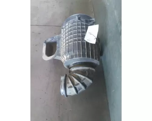 VOLVO VNL AIR CLEANER