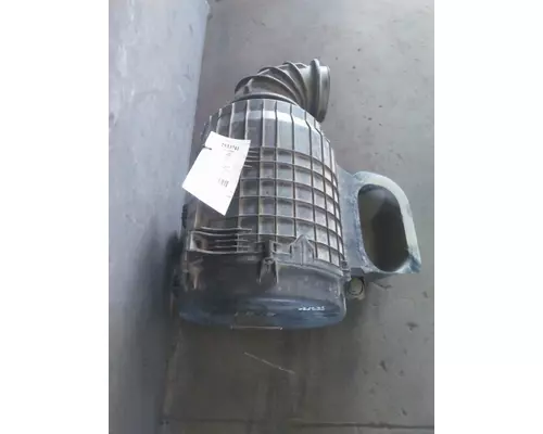 VOLVO VNL AIR CLEANER