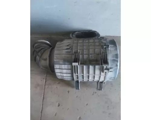 VOLVO VNL AIR CLEANER