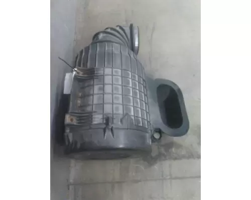 VOLVO VNL AIR CLEANER