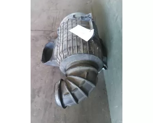 VOLVO VNL AIR CLEANER