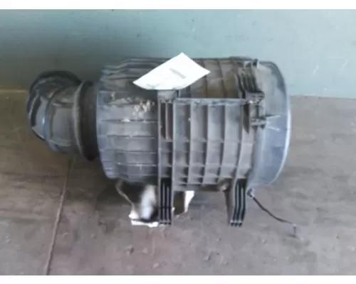 VOLVO VNL AIR CLEANER