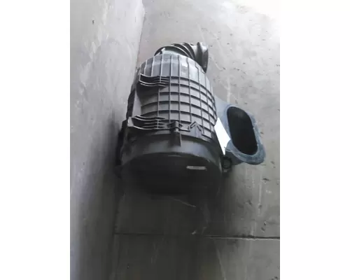 VOLVO VNL AIR CLEANER
