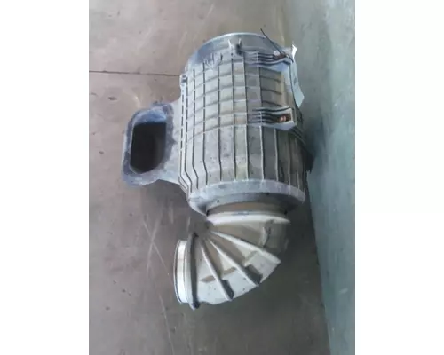 VOLVO VNL AIR CLEANER